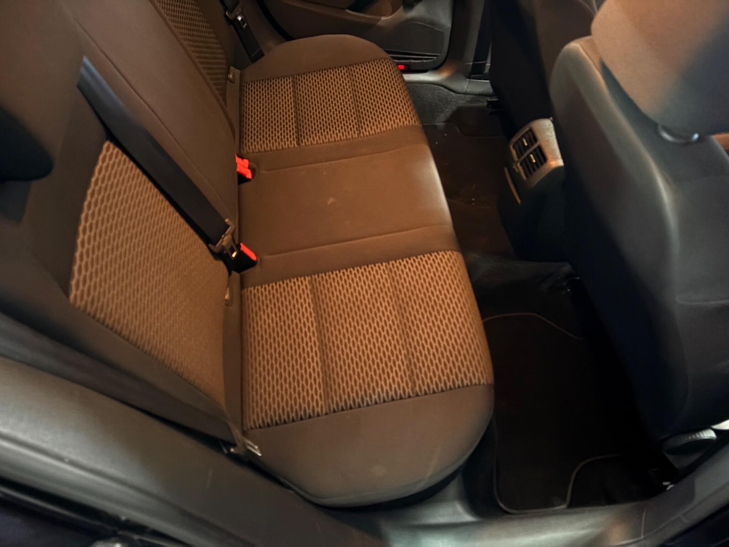 Used Volkswagen Golf 2010 for sale - 77344656: Photo 28