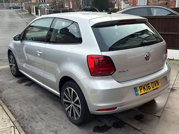 Used Volkswagen Polo 2016 for sale - 77400686: Photo