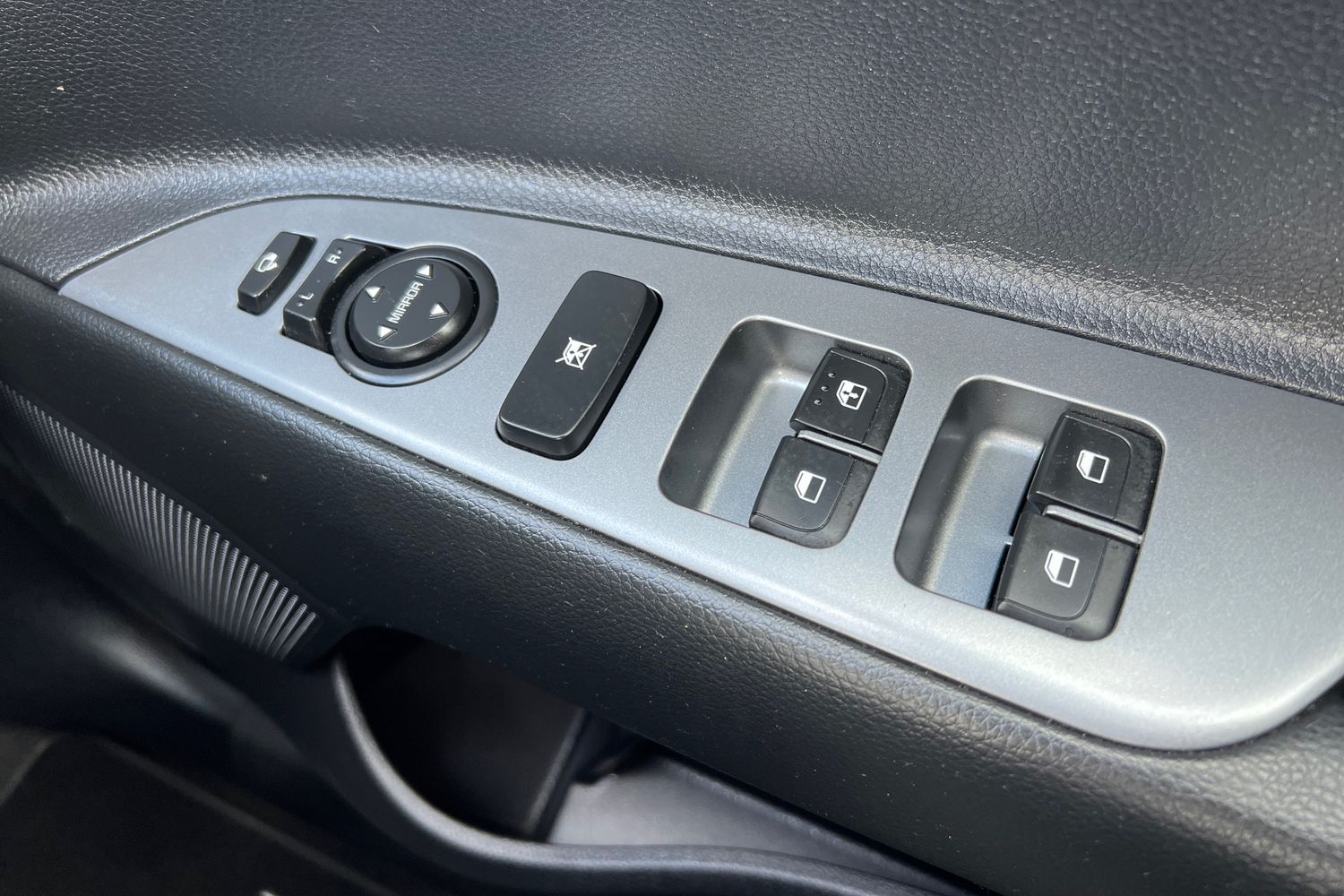 Used Kia Stonic 2023 for sale - 77193576: Photo 16