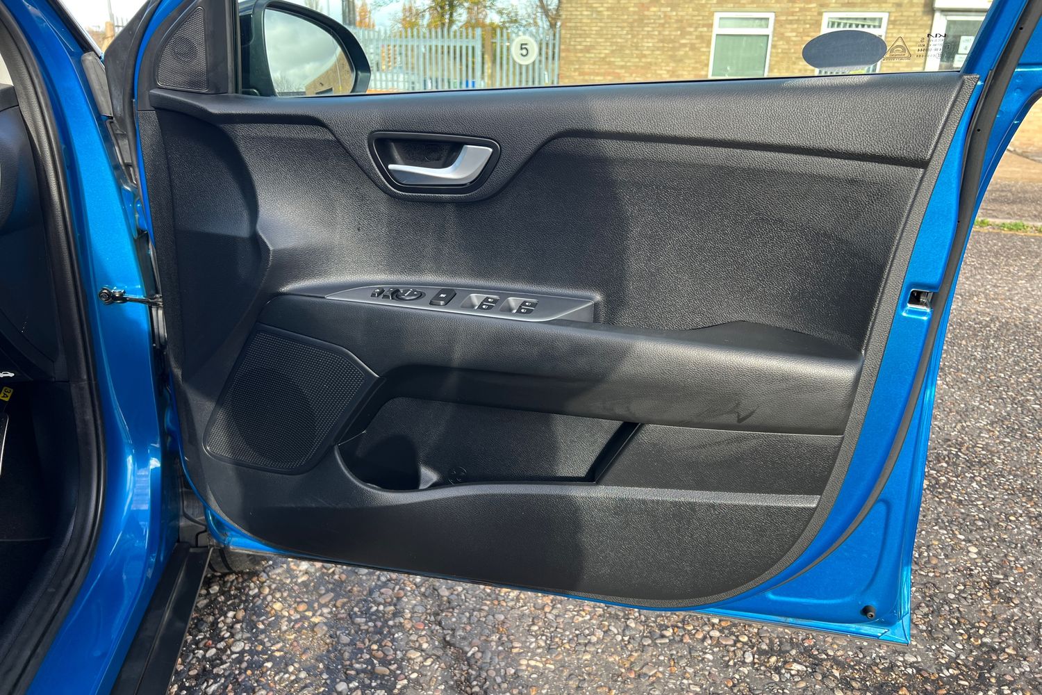 Used Kia Stonic 2023 for sale - 77193576: Photo 31