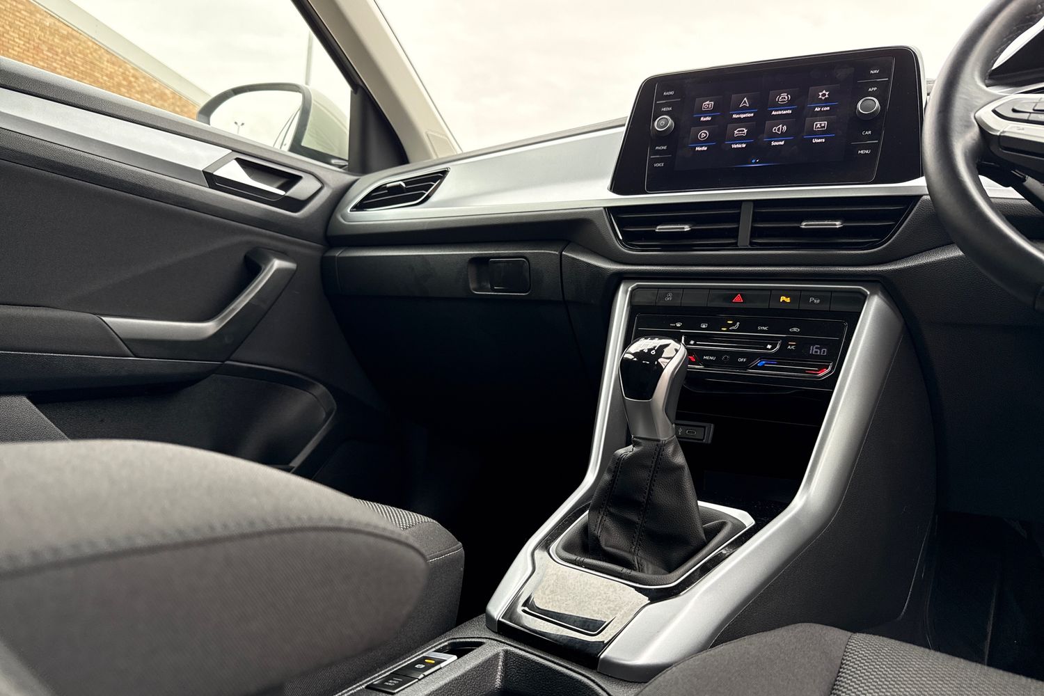 Used Volkswagen T-Roc 2023 for sale - 76361873: Photo 14