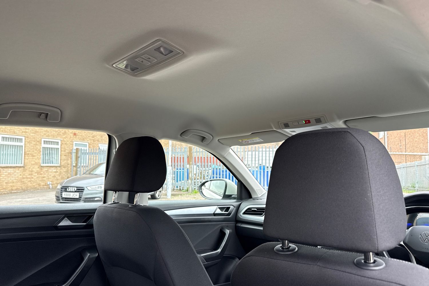 Used Volkswagen T-Roc 2023 for sale - 76361873: Photo 31