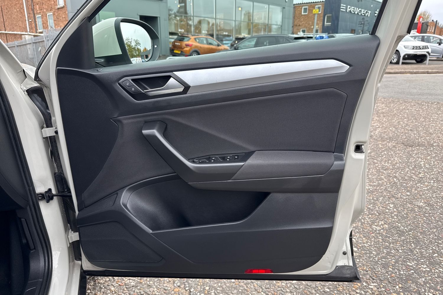 Used Volkswagen T-Roc 2023 for sale - 76361873: Photo 32