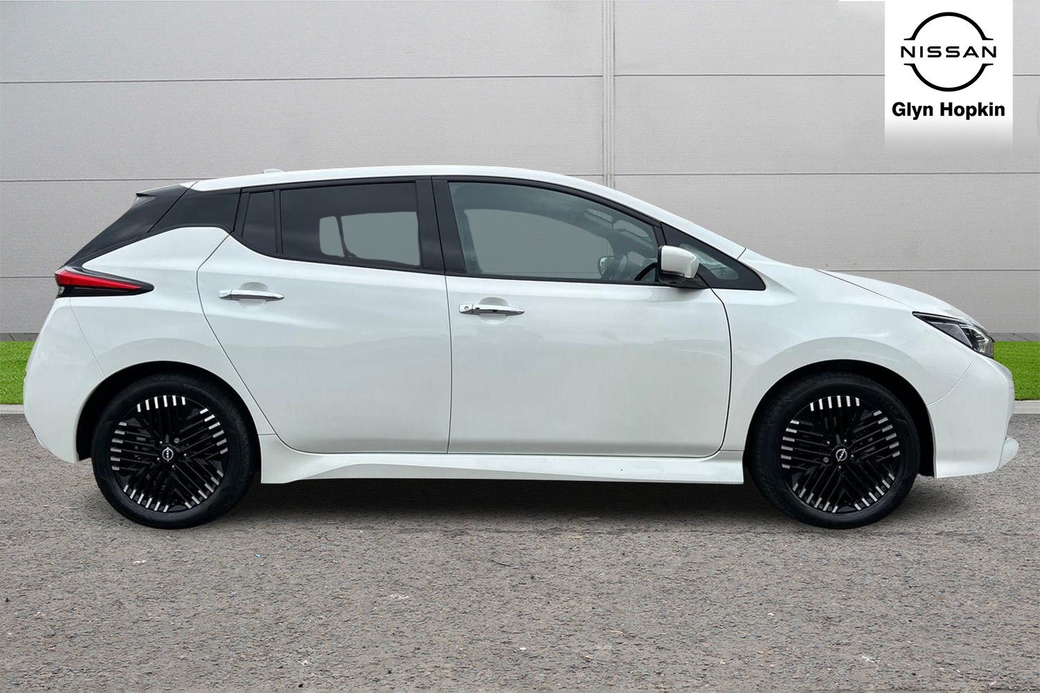 2023 Nissan Leaf 110kW Tekna 39kWh 5dr Auto Hatchback Electric Automatic - Picture 2 of 24