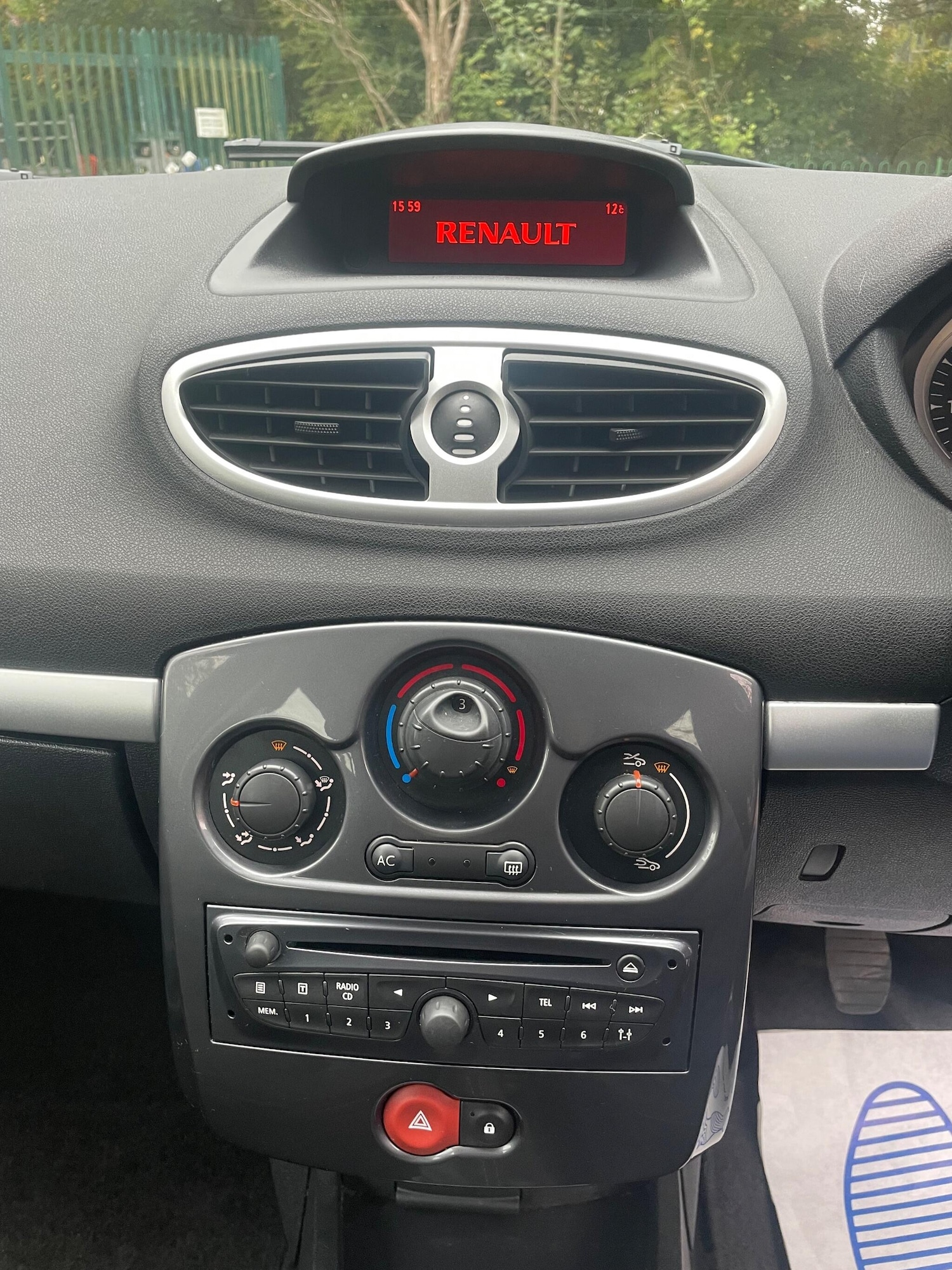 Used Renault Clio 2011 for sale - 76513122: Photo 13