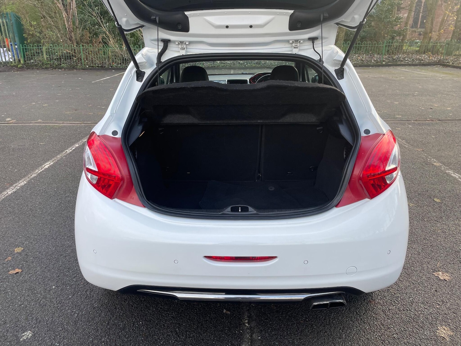 Used Peugeot 208 2013 for sale - 76802163: Photo 14