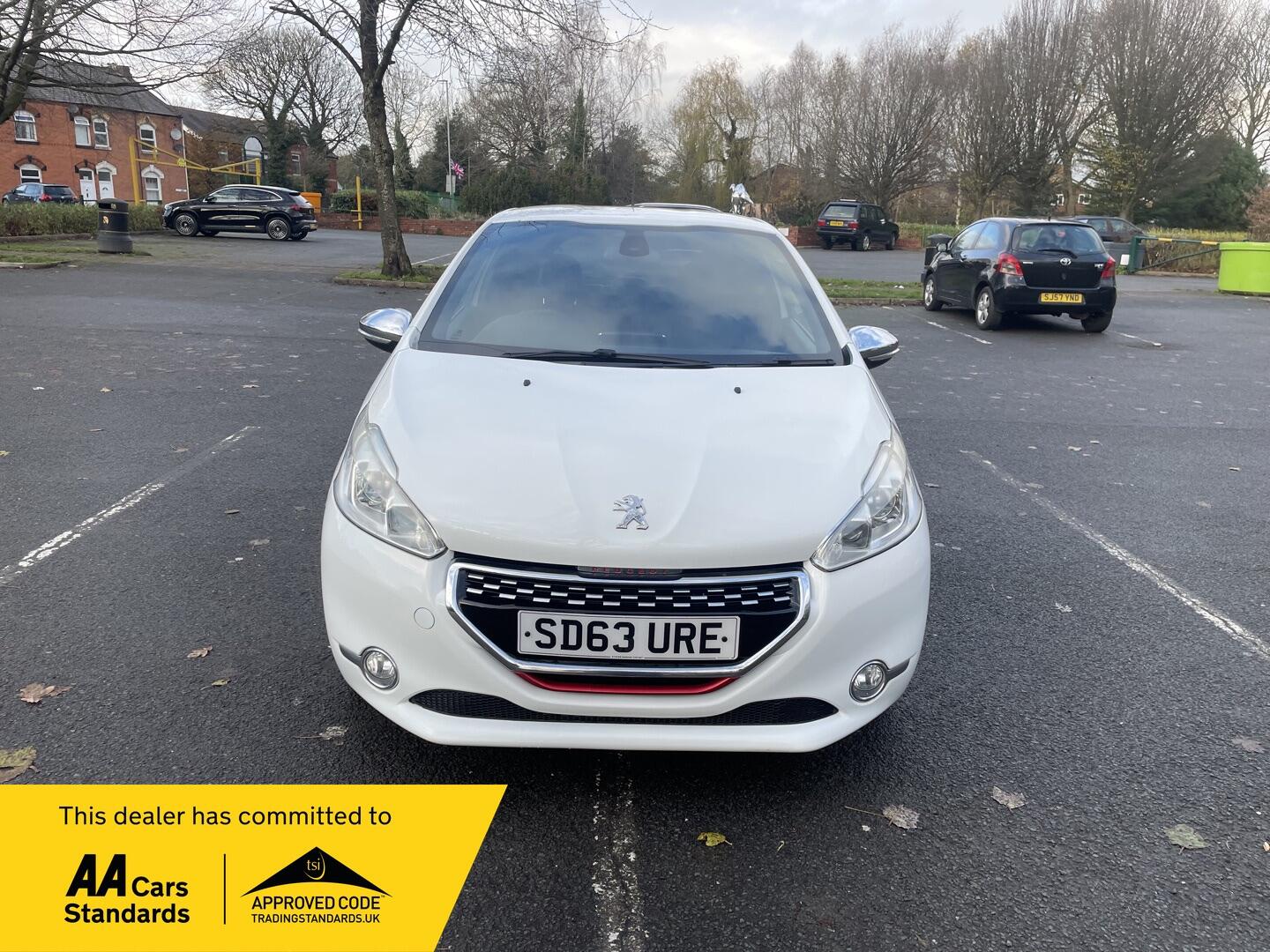 Used Peugeot 208 2013 for sale - 76802163: Photo 2