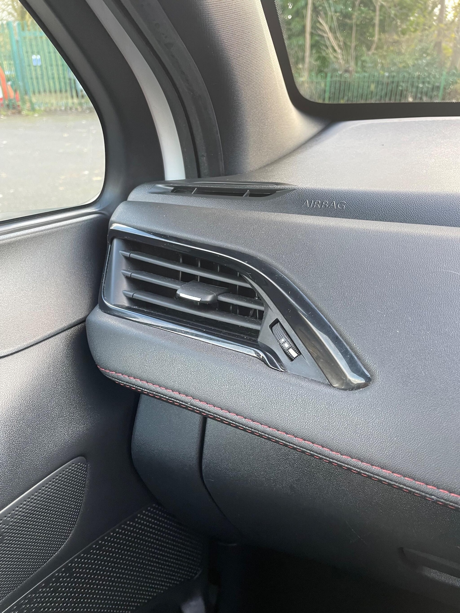 Used Peugeot 208 2013 for sale - 76802163: Photo 25