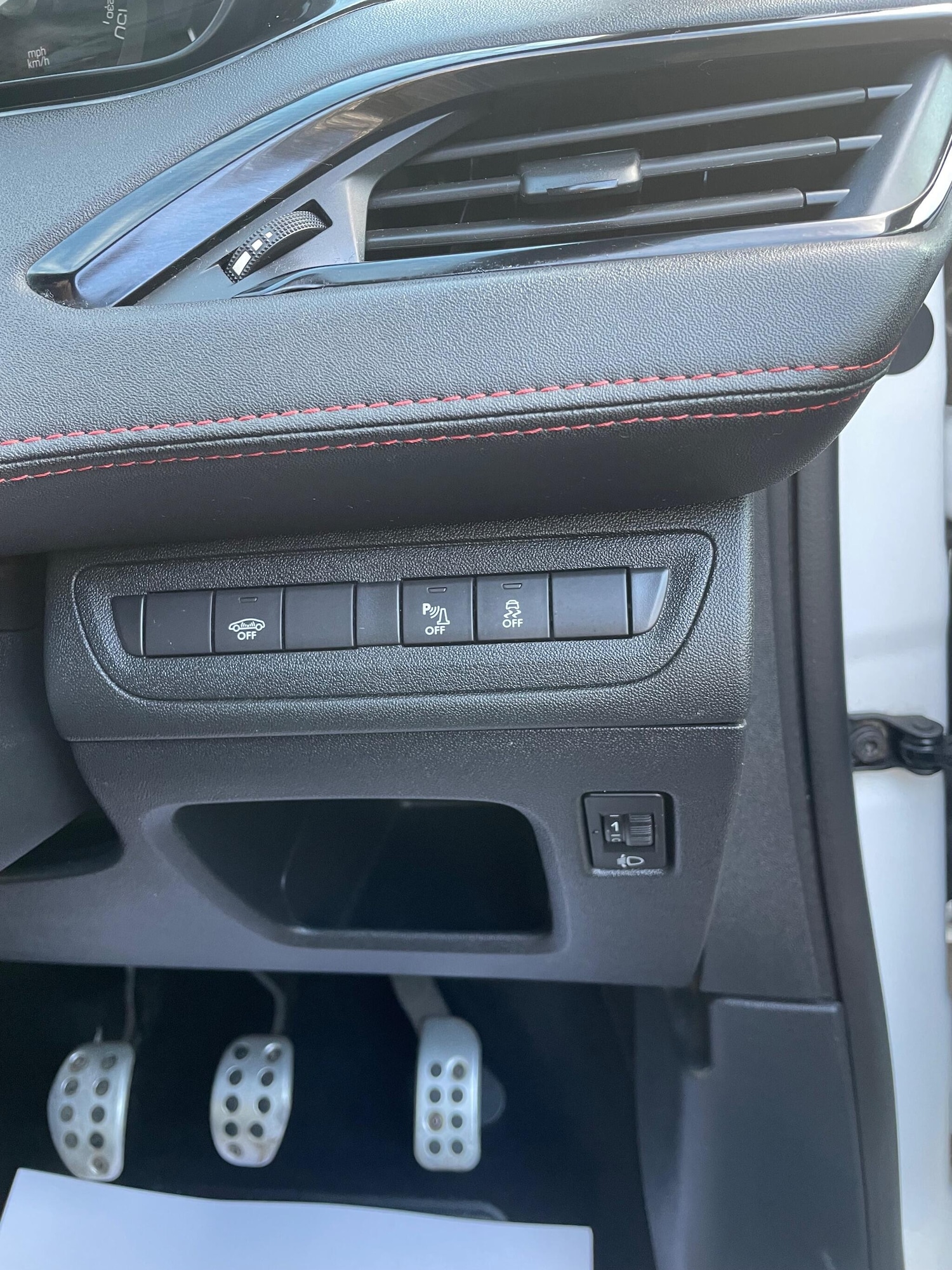 Used Peugeot 208 2013 for sale - 76802163: Photo 26