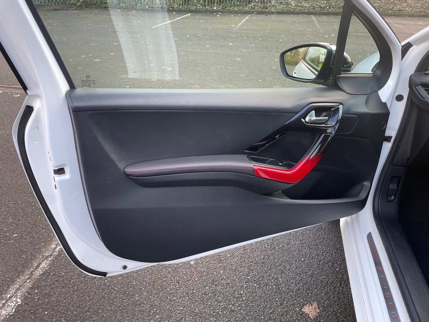 Used Peugeot 208 2013 for sale - 76802163: Photo 31