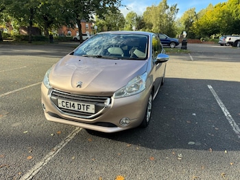 Used Peugeot 208 2014 for sale - 76060727: Photo