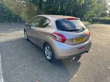 Used Peugeot 208 2014 for sale - 76060727: Photo