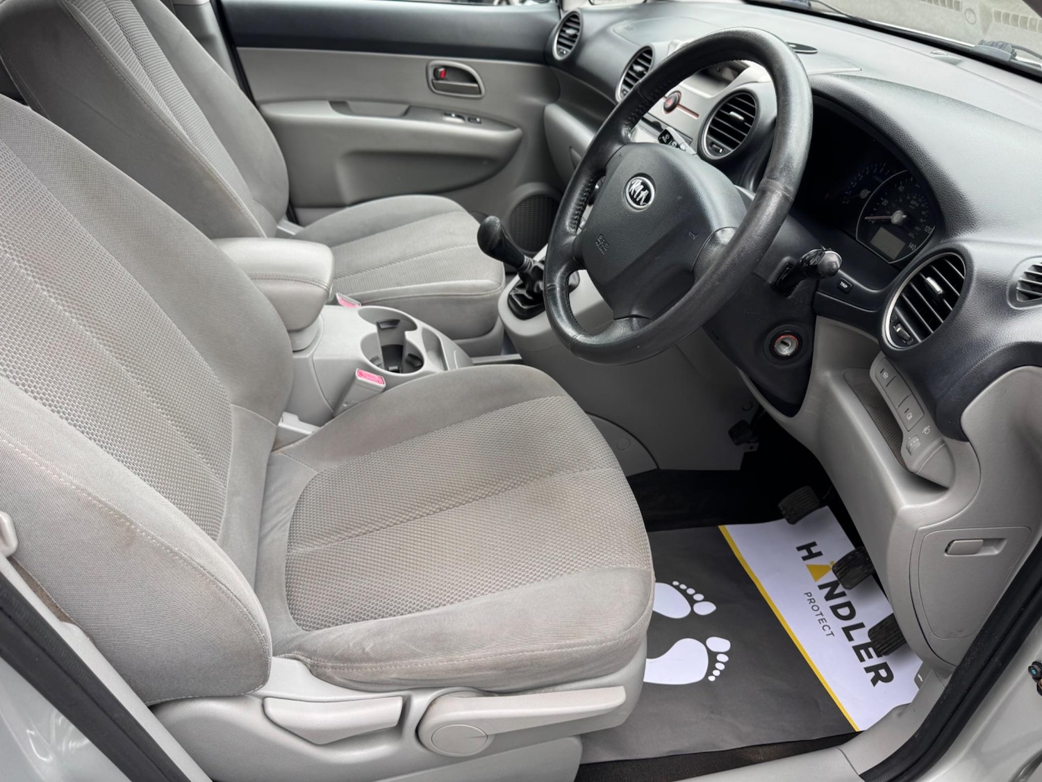 Used Kia Carens for sale - 76440300: Photo 13