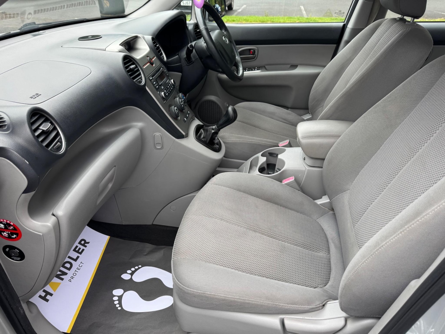 Used Kia Carens for sale - 76440300: Photo 15