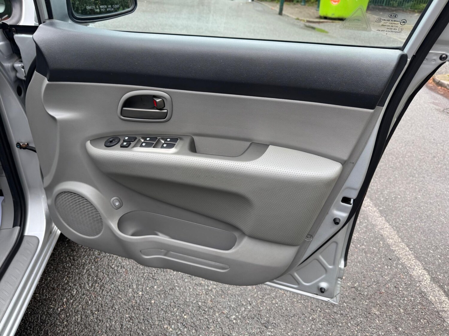 Used Kia Carens for sale - 76440300: Photo 22