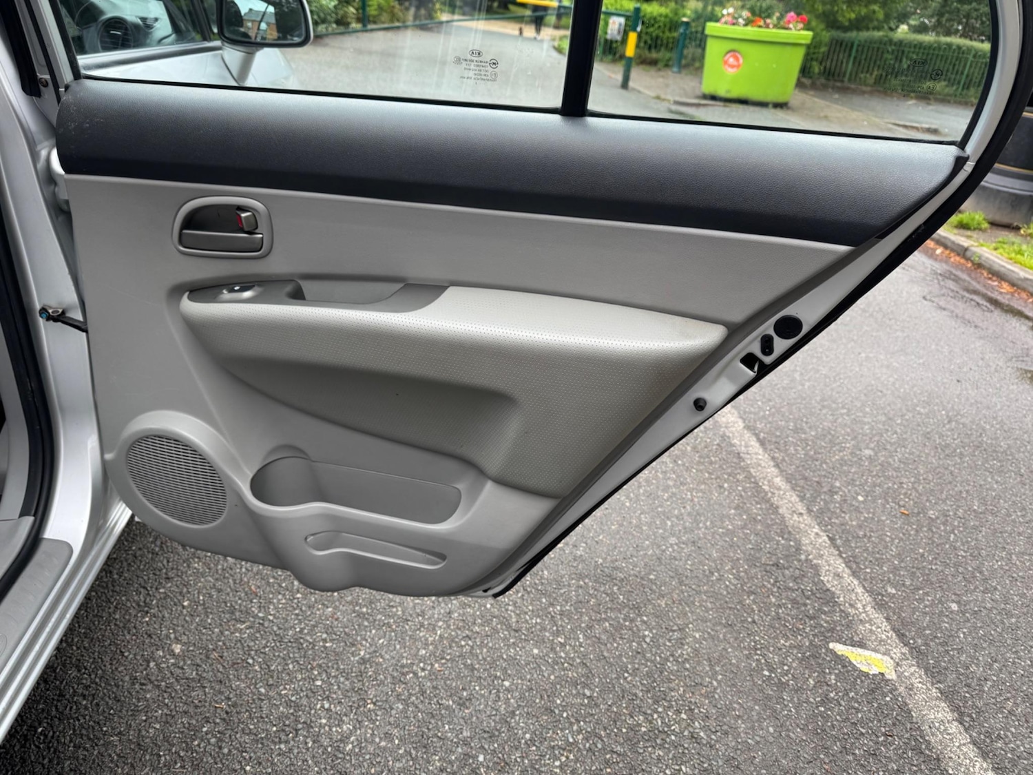 Used Kia Carens for sale - 76440300: Photo 23