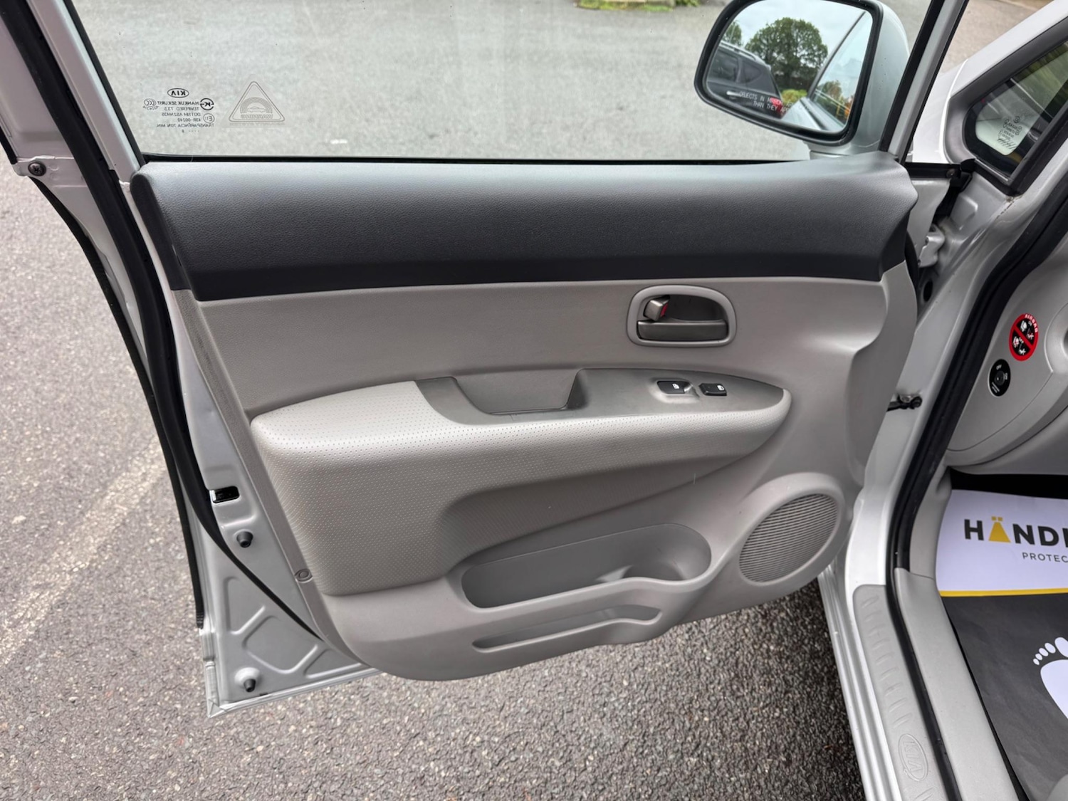 Used Kia Carens for sale - 76440300: Photo 24