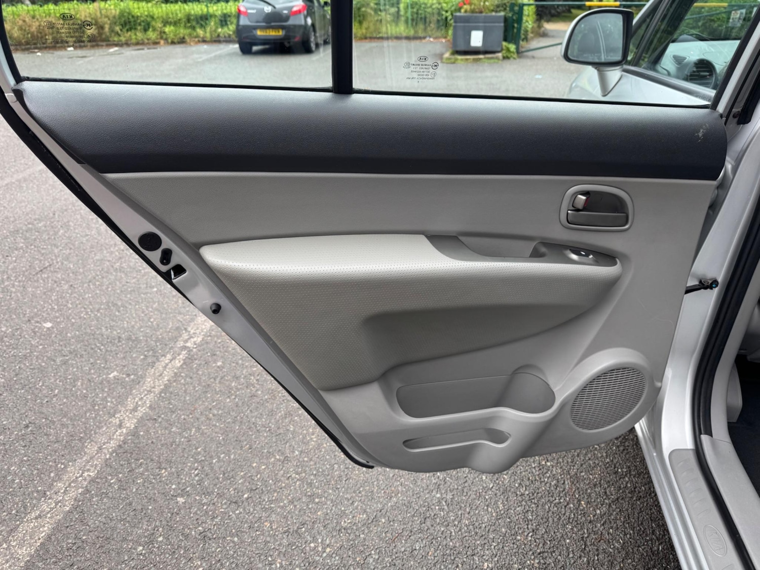 Used Kia Carens for sale - 76440300: Photo 25