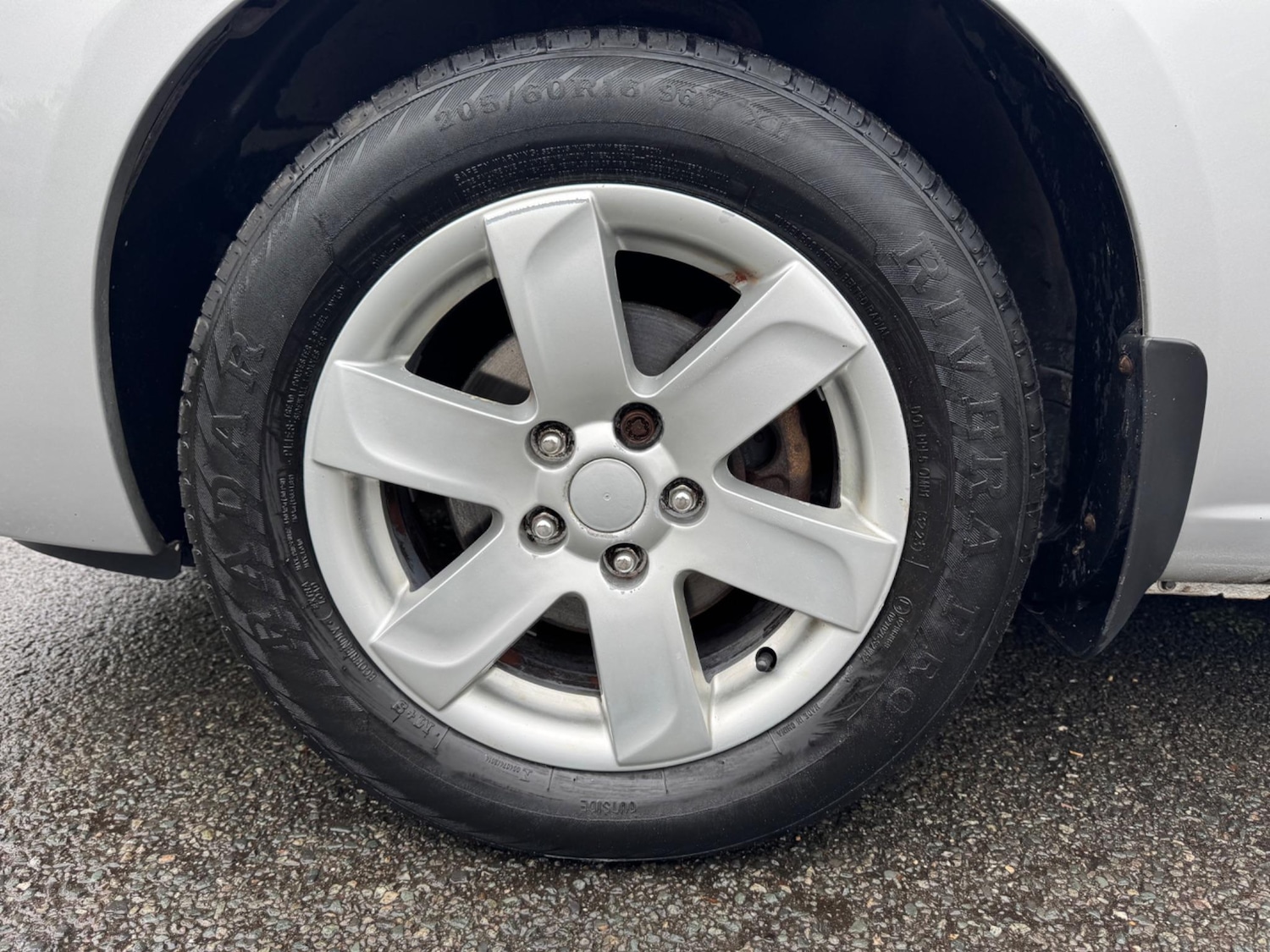 Used Kia Carens for sale - 76440300: Photo 27