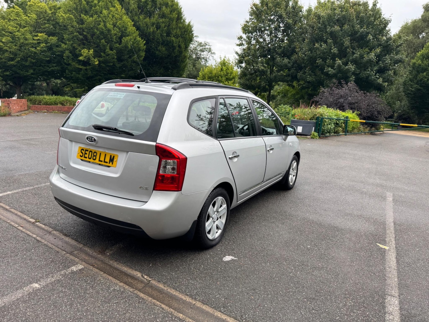 Used Kia Carens for sale - 76440300: Photo 4