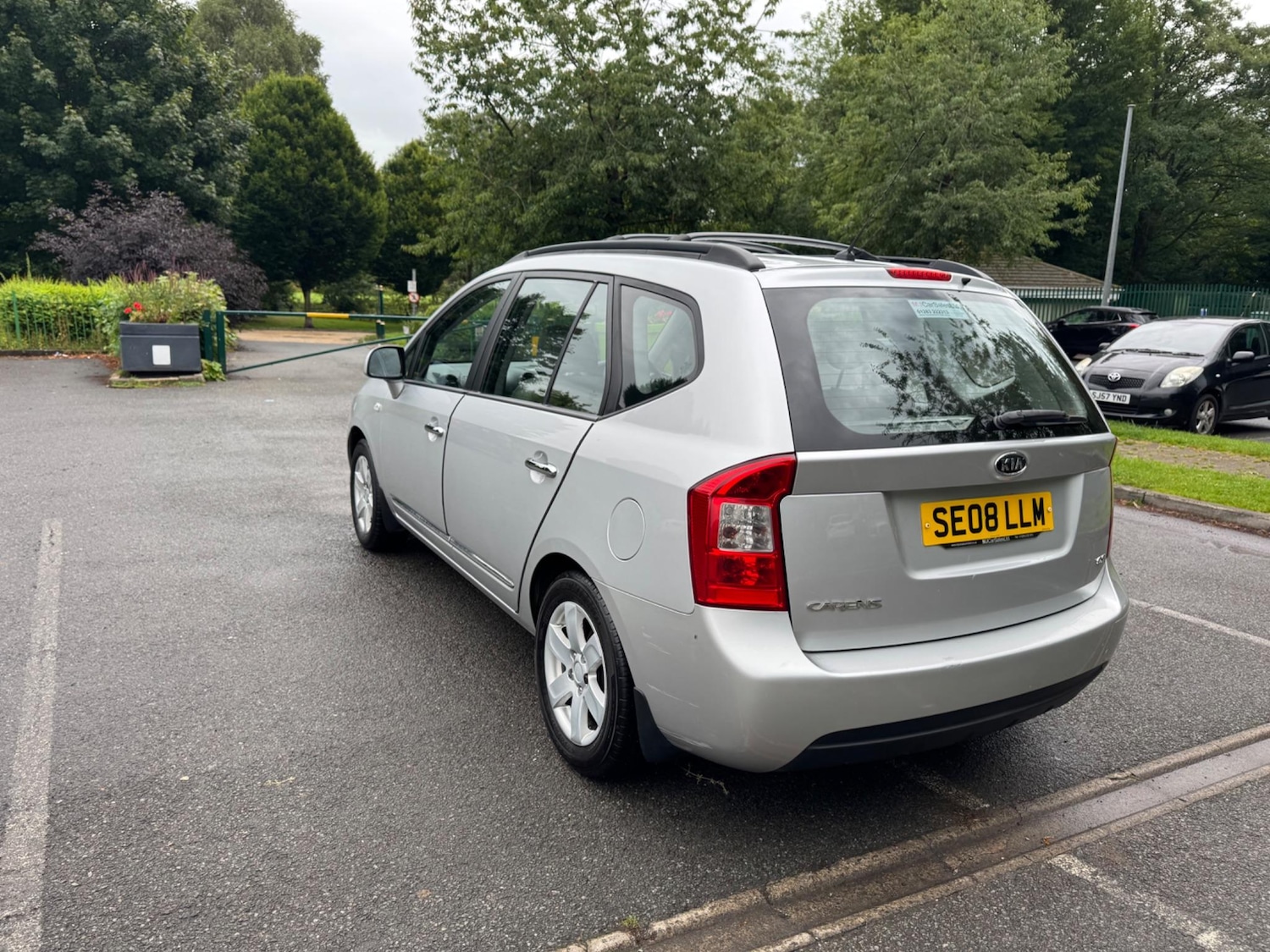 Used Kia Carens for sale - 76440300: Photo 6
