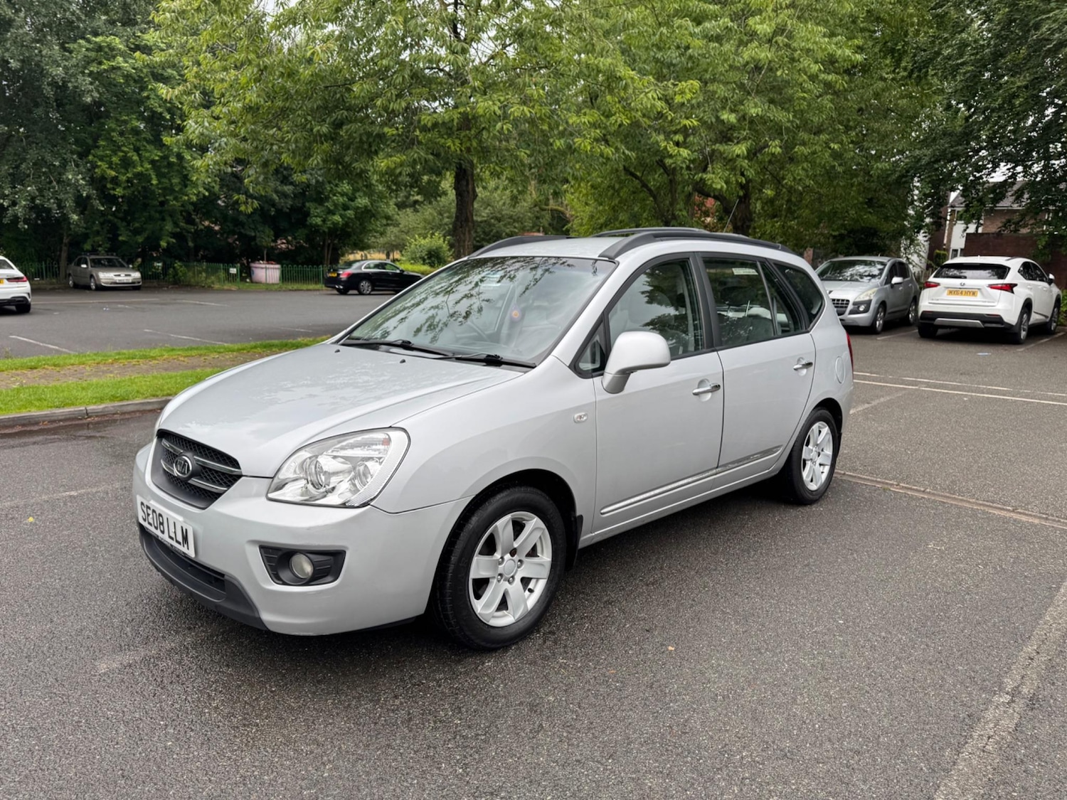 Used Kia Carens for sale - 76440300: Photo 7