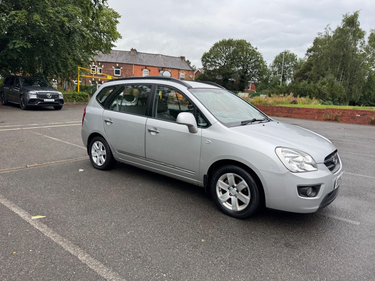 Used Kia Carens for sale - 76440300: Photo 8