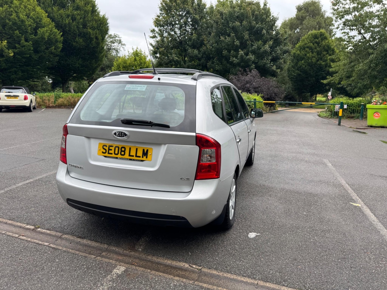 Used Kia Carens for sale - 76440300: Photo 9