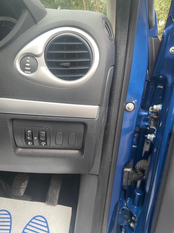 Used Renault Clio 2011 for sale - 76317852: Photo 15
