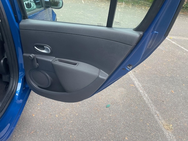 Used Renault Clio 2011 for sale - 76317852: Photo 23
