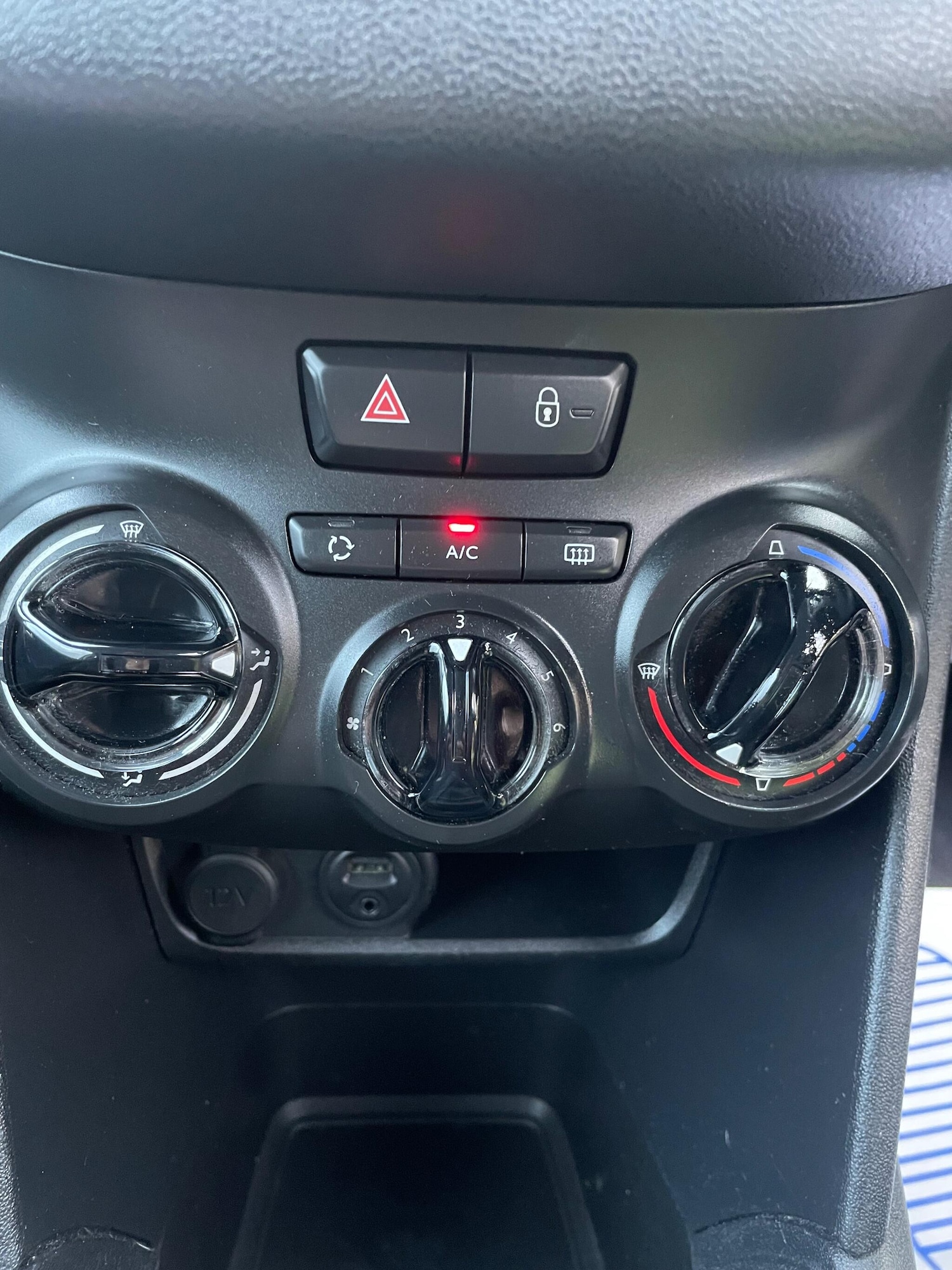 Used Peugeot 208 2012 for sale - 76522039: Photo 22