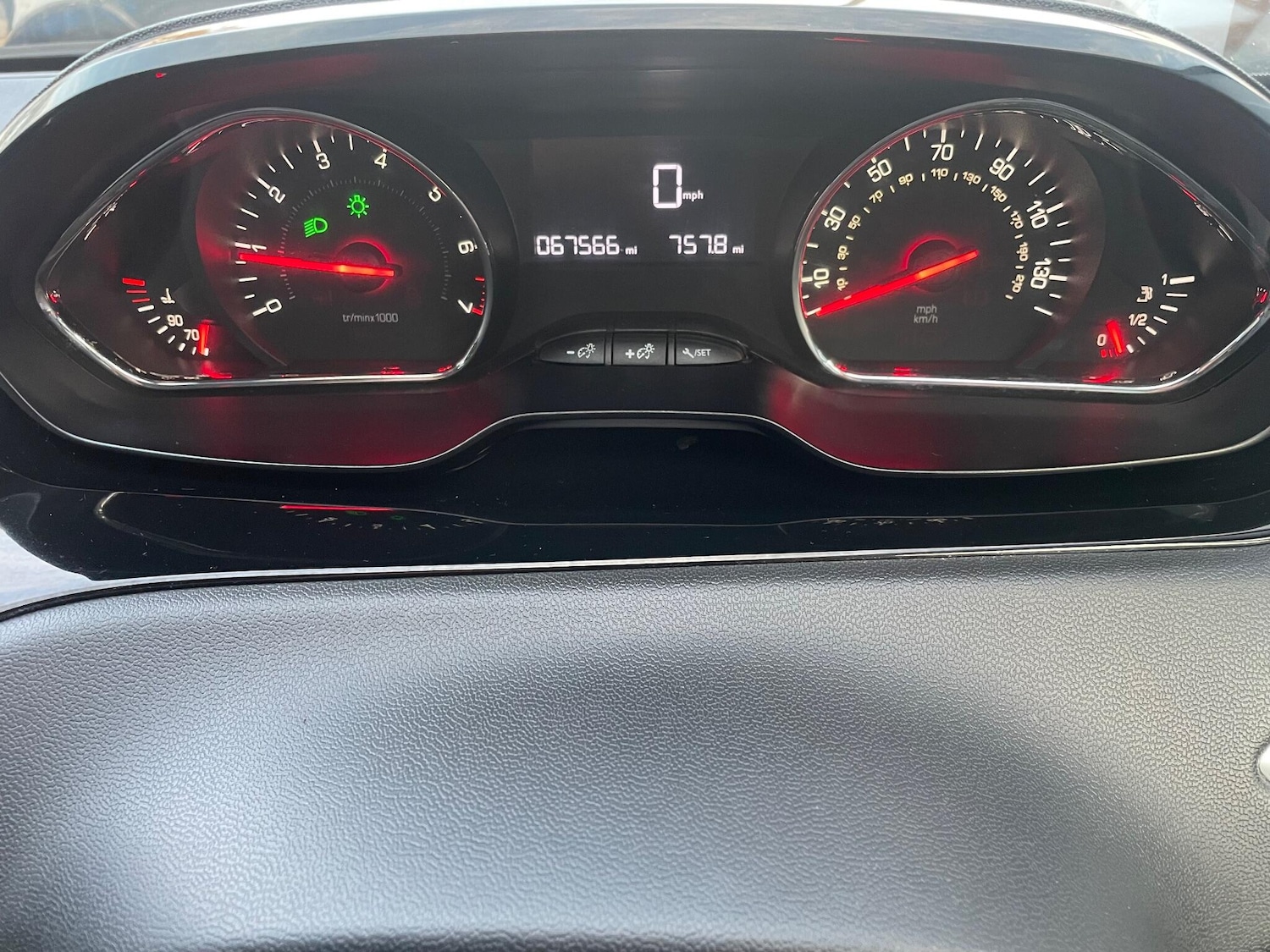 Used Peugeot 208 2014 for sale - 76512522: Photo 16