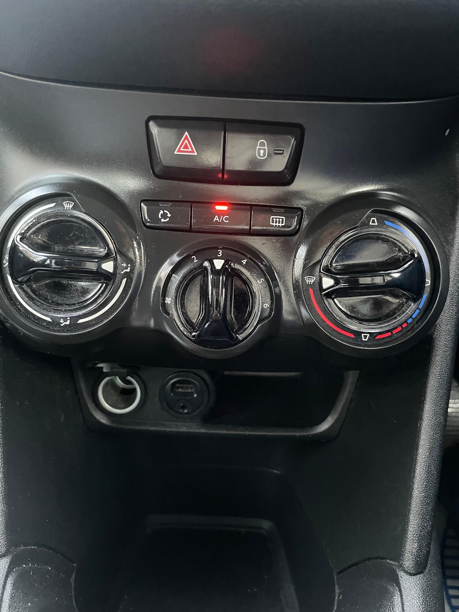 Used Peugeot 208 2014 for sale - 76512522: Photo 17