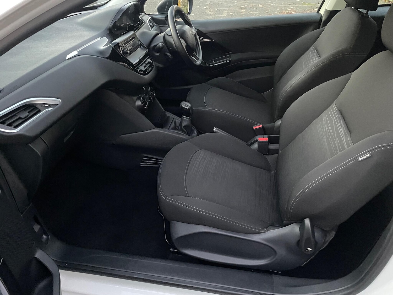 Used Peugeot 208 2014 for sale - 76597013: Photo 15