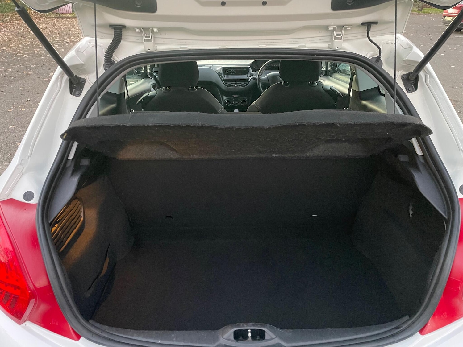 Used Peugeot 208 2014 for sale - 76597013: Photo 18