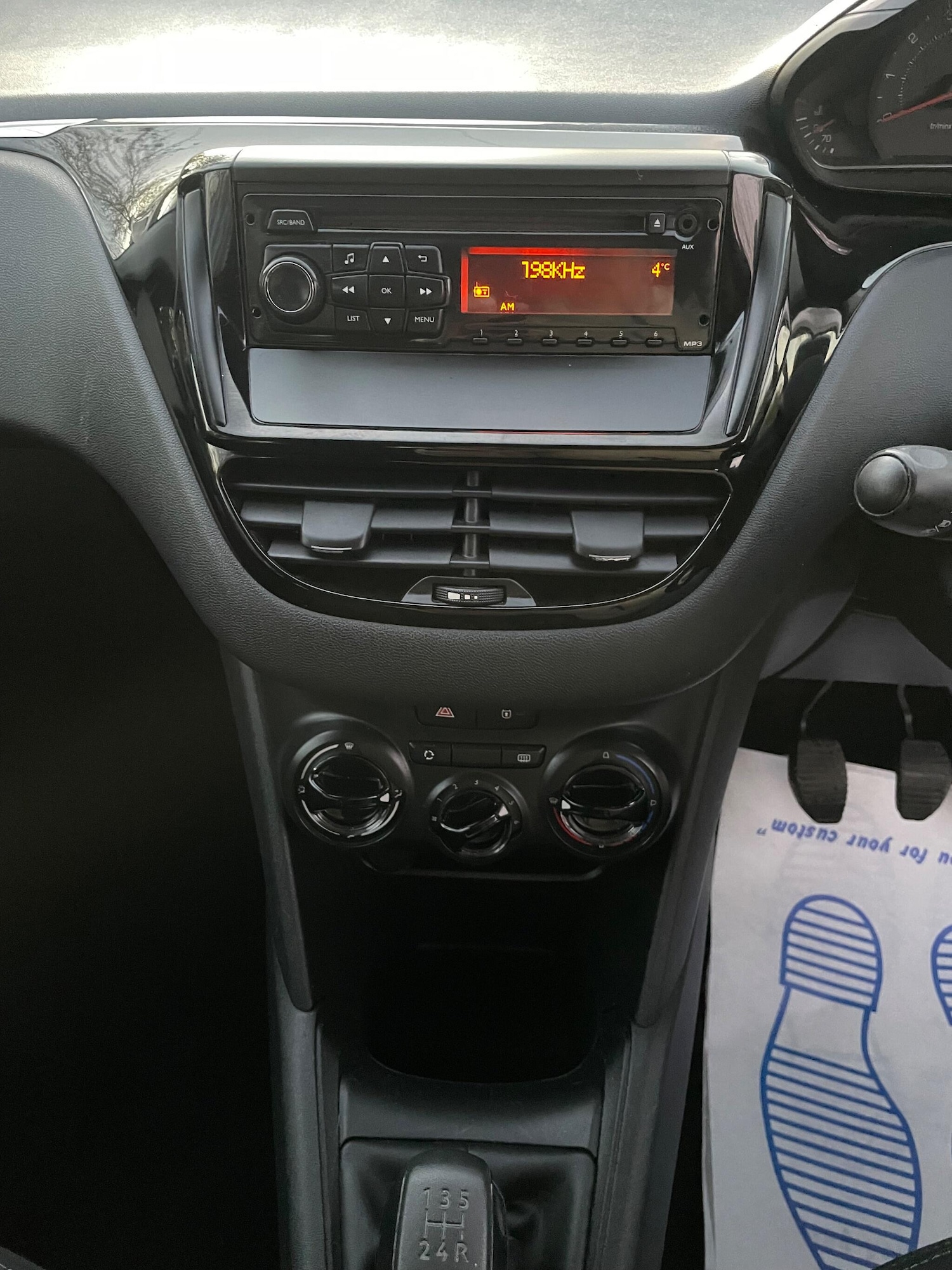 Used Peugeot 208 2014 for sale - 76597013: Photo 19