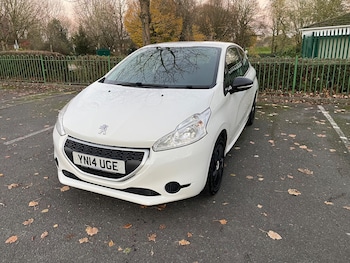 Used Peugeot 208 2014 for sale - 76597013: Photo