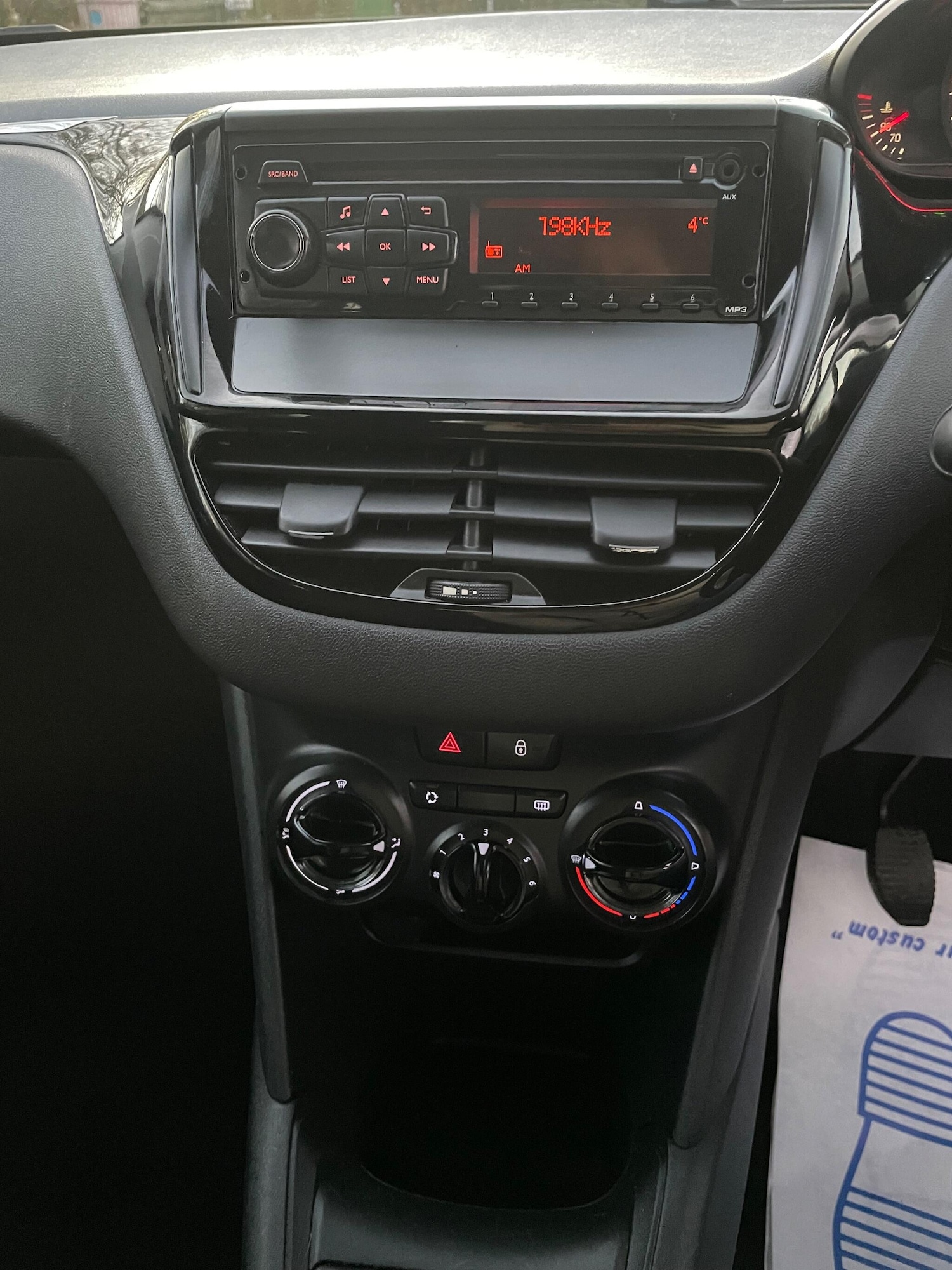 Used Peugeot 208 2014 for sale - 76597013: Photo 20