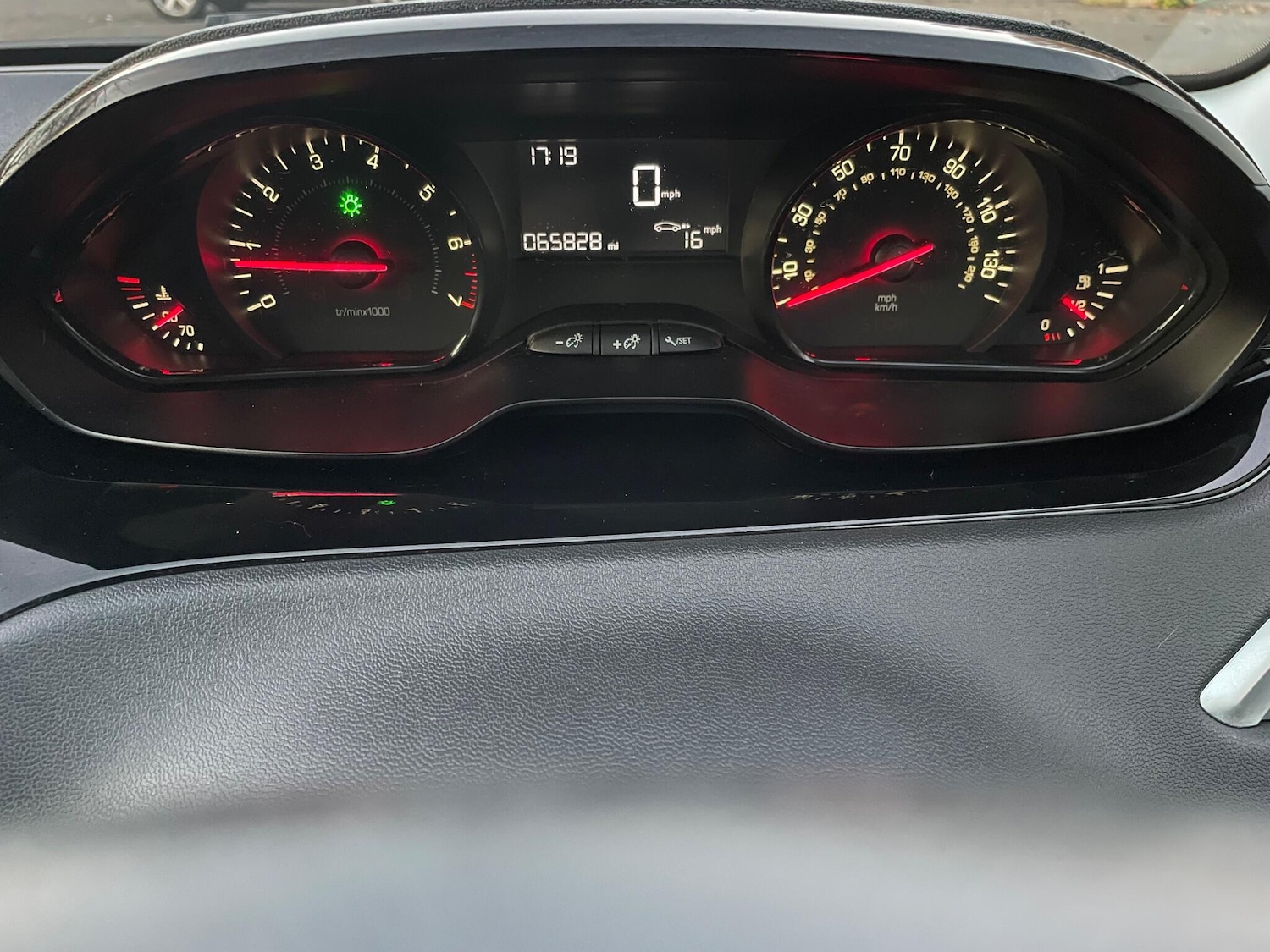 Used Peugeot 208 2014 for sale - 76597013: Photo 21