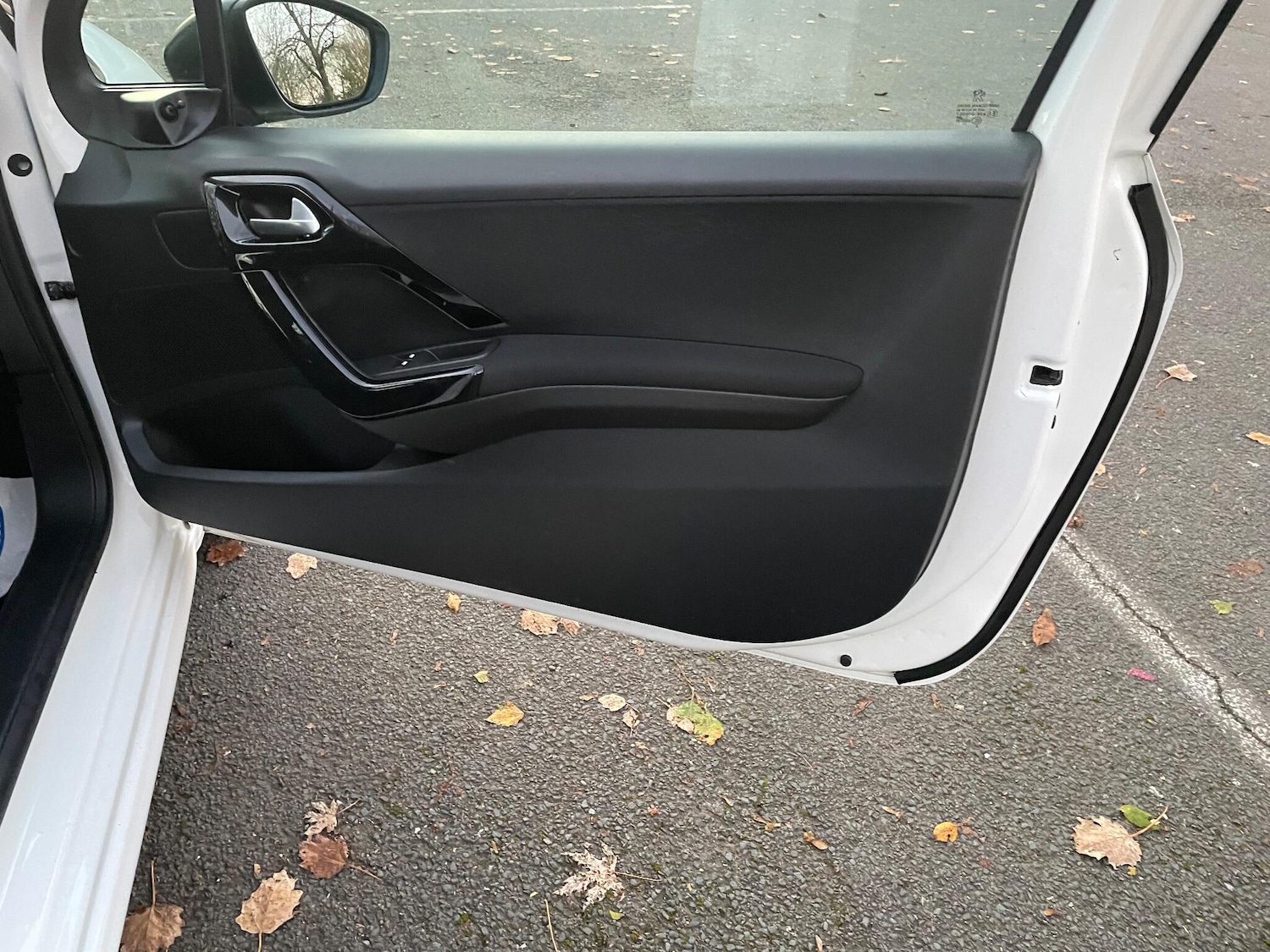 Used Peugeot 208 2014 for sale - 76597013: Photo 22