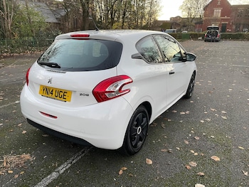 Used Peugeot 208 2014 for sale - 76597013: Photo
