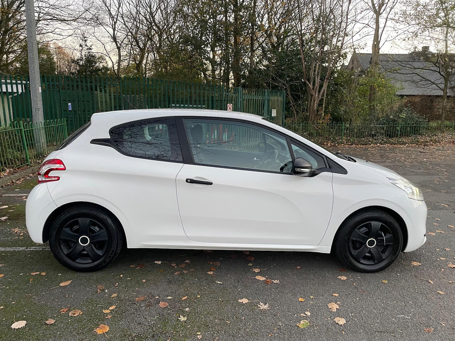 Used Peugeot 208 2014 for sale - 76597013: Photo 8