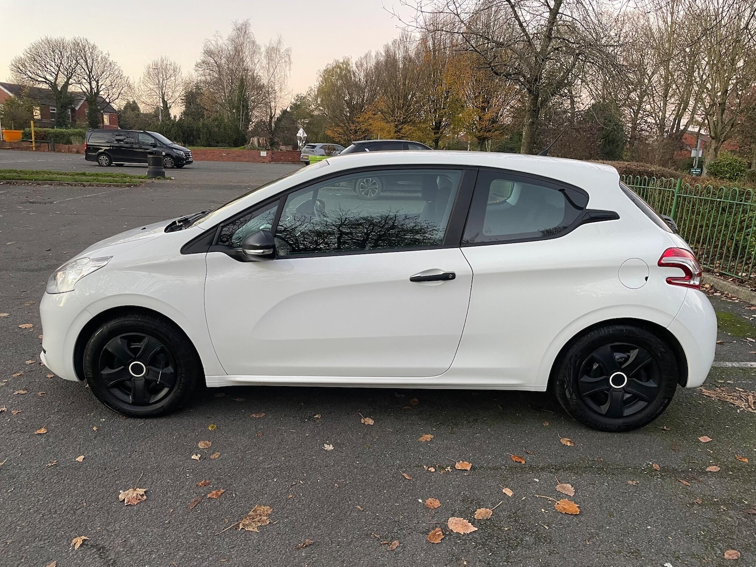 Used Peugeot 208 2014 for sale - 76597013: Photo 9