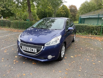 Peugeot - 208