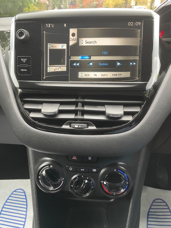 Used Peugeot 208 2013 for sale - 76239661: Photo 23