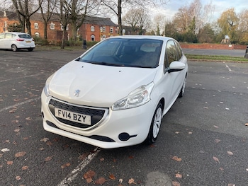 Used Peugeot 208 2014 for sale - 76671436: Photo