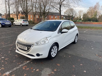 Used Peugeot 208 2014 for sale - 76671436: Photo
