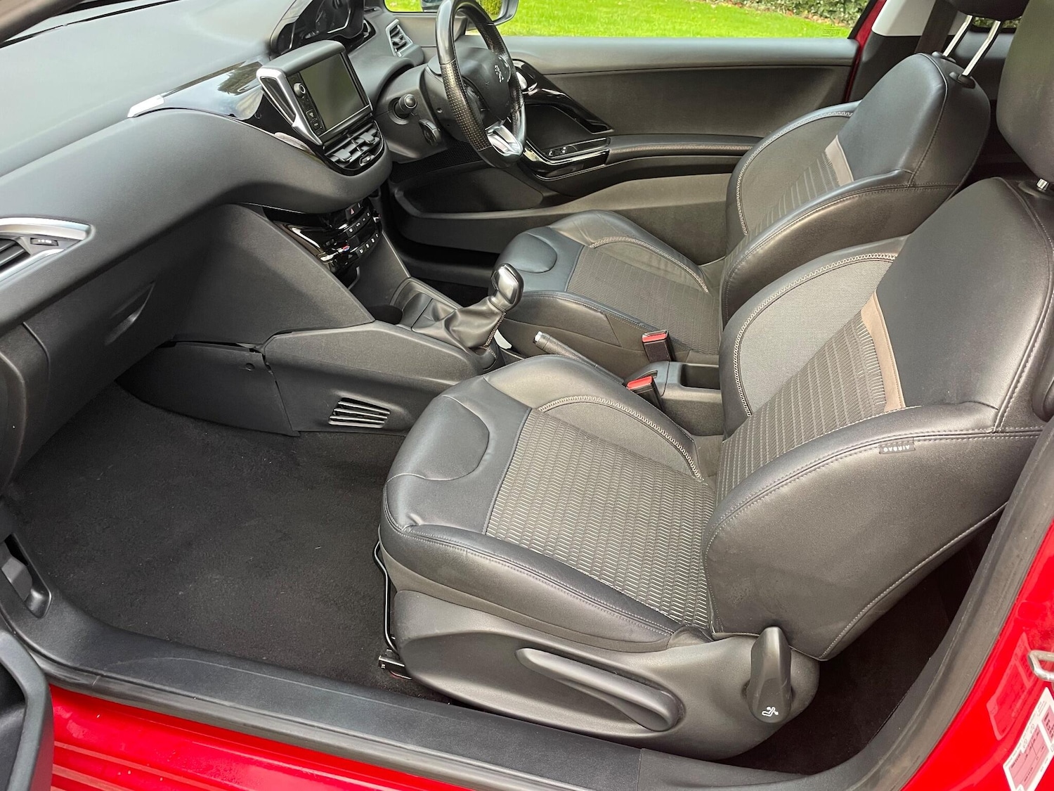 Used Peugeot 208 2012 for sale - 76926326: Photo 16