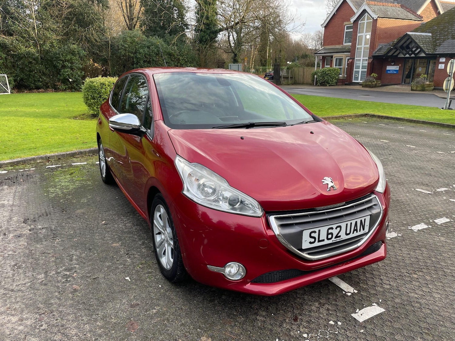 Used Peugeot 208 2012 for sale - 76926326: Photo 4