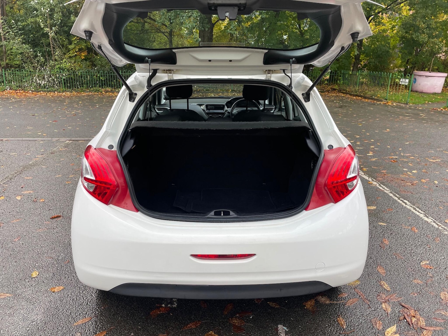 Used Peugeot 208 2012 for sale - 76370760: Photo 12